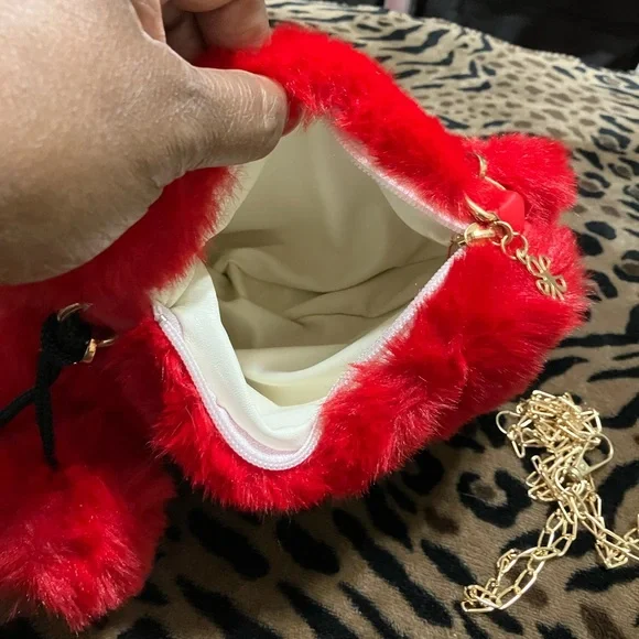 Plush heart-shaped purse with detachable chain - Picture 4 of 4